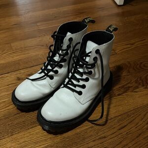 Dr. Martens, Size 6, White.